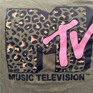 MTV Army Green Junior L - 90’s nostalgia t-shirt lightly used
